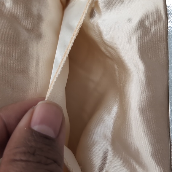 Du-Val|NWOT Champagne Pink Clutch With Silver Toned Detailing & Studded Pattern - Picture 7 of 10